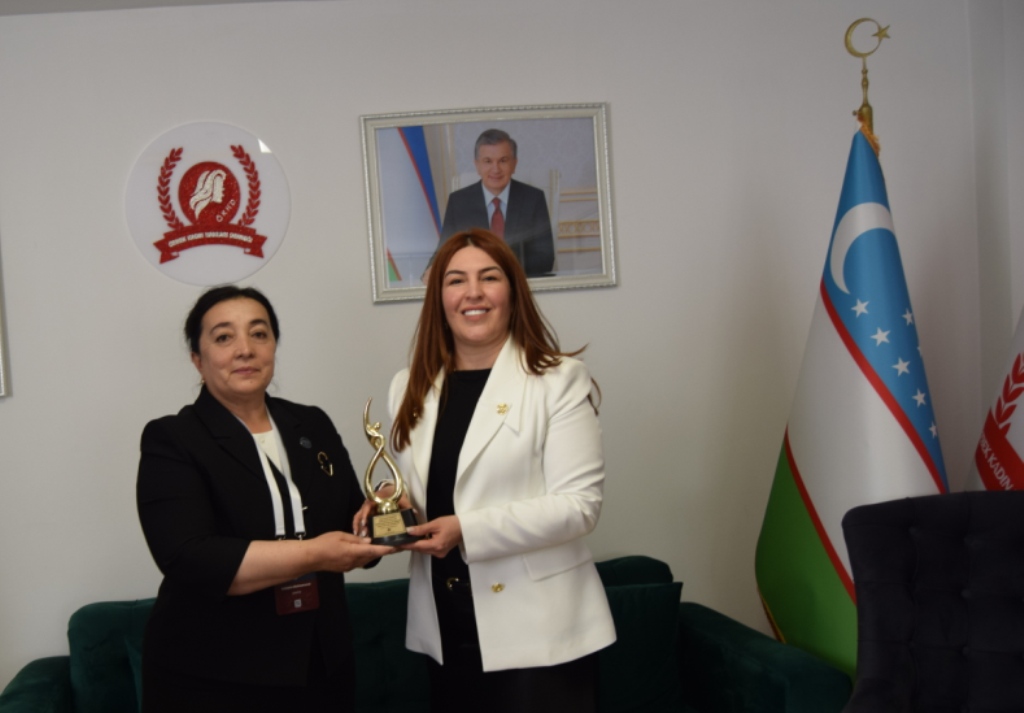 Altın İnsan Ödüllü İslamova’ya Altın Ziyaret